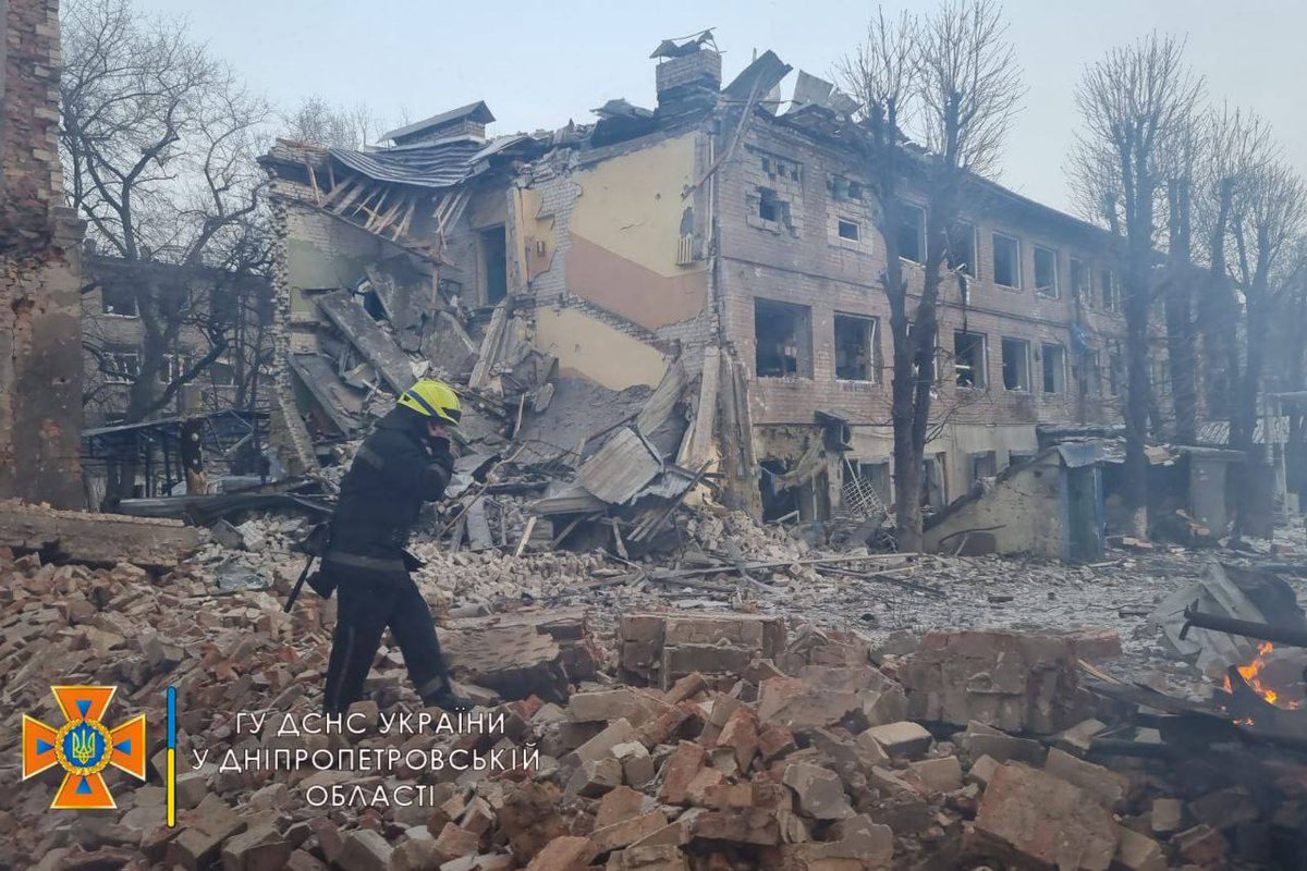 EmineDzheppar's tweet photo. Tecavuz başlanğandan berli #Rusiye Ukrainanıñ şeer ve köylerine 328 #İskander ve #Kalibr reketalarını uçurttı. 

Bu, #Gaaga mahkemesinde baqılmaq kerek olğan halqara gumanitar uquqnıñ adden aşır bozulmasıdır. https://t.co/F3IZdSAGbR