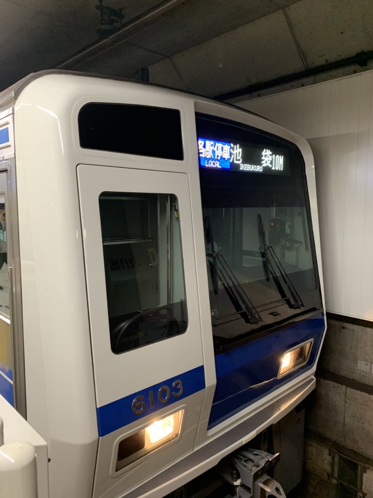 1984_romieo's tweet image. 東急東横線 朝ラッシュ時の西武車のアルバイト運用(10M)を記録しています。
西武線には行かない、なのに行先が池袋行き という点が最大の特徴です。

また、西武線ではオレンジ地の「急行」ですがこちらは赤地なのも特徴です。

こちらもダイヤ改正後の動向が気になります。

 #東急東横線  #西武車