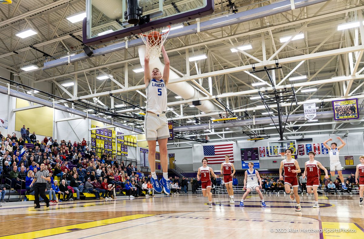 AlanHerzberg's tweet photo. Synchronicity? (expand photos)

Frame 1: Final minute dunk from @BC_Hoops victory last night with a celebrating Robert Bloom (lower right)

Frame 2: Final minute dunk from @BC_Hoops victory last week with a celebrating Robert Bloom (lower right) https://t.co/yDuC4bDf7p