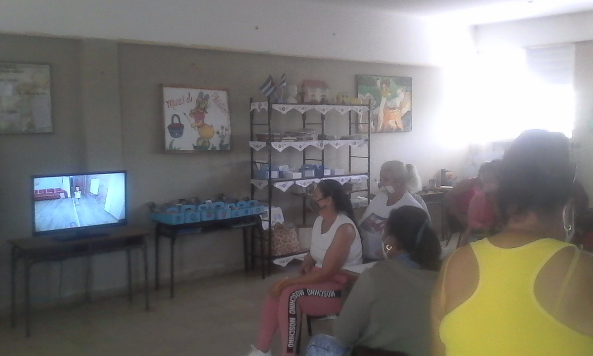 Desarrolla en el centro preparación metodológica de preescolar dirigido por Chiki. #EstamosPreparados #CubaAdelante