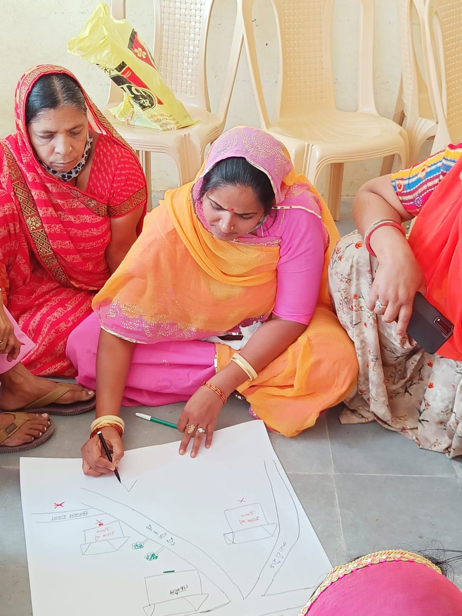Aangan_Trust's tweet photo. #GrassrootWomen have knowledge on local data like no other. Today in Ajmer, they used this to identify unsafe spaces through #CommunityMapping. Thank you @AjmerpoliceR  for opening up a constructive dialogue to increase #GirlSafety &amp; #WomenSafety.
@CIFFchild  
@BritAsianTstInd https://t.co/TXSAS7iMxr