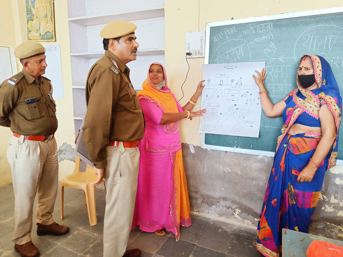 Aangan_Trust's tweet photo. #GrassrootWomen have knowledge on local data like no other. Today in Ajmer, they used this to identify unsafe spaces through #CommunityMapping. Thank you @AjmerpoliceR  for opening up a constructive dialogue to increase #GirlSafety &amp; #WomenSafety.
@CIFFchild  
@BritAsianTstInd https://t.co/TXSAS7iMxr