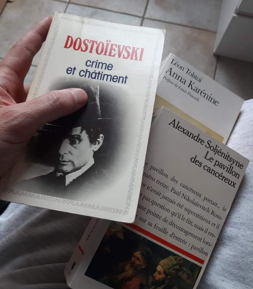 Faut que je les crame c'est ça?? 🧐
Faites gaffe ça commence à sentir vraiment mauvais votre délire! 🤨