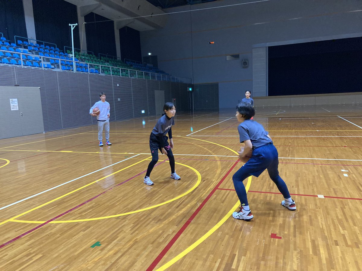 stonesjr_b_ball's tweet photo. 2022.3.10(Thr)
【スキルアップクラス】
もう少しで卒業を迎えるメンバーは、STONESJr.での活動もあと数回🥺🥺
最後まで夢中になっていきましょう!!
#夢中のキッカケ
#STONESJr
#ストーンズジュニア
#バスケットボールスクール
#小豆島STONES
#小豆島スポーティーズ
#スキルアップクラス https://t.co/W00y50ZiSR