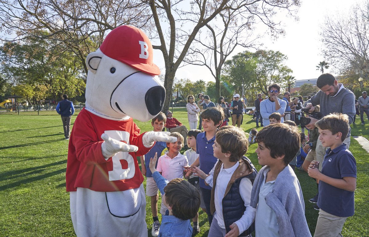 ¡¡¡Ya es viernes!!! 🥳 ¿Quiénes jugáis al golf este fin de semana?