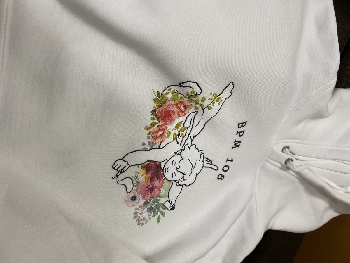 mayu91811734's tweet photo. BPM108パーカー届きましたー(≧ω≦)
生地ふわふわでめっちゃ気持ちいい٩(ˊᗜˋ*)و
白パーカー何気に初めて!
汚さんように気をつけますw
#bpm108 https://t.co/avaHJxKXd0