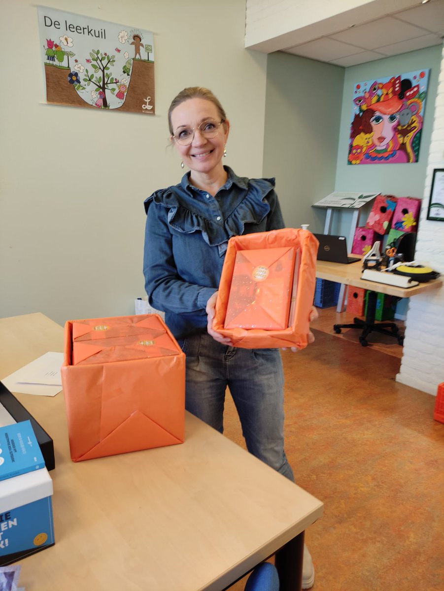 Gisteren is het jubileumboek De Bende van Super Anders - bestemd voor alle kinderen van groep 6 - bezorgd op basisschool <a href="/kunstrijk/">Basisschool Kunstrijk</a> <a href="/bslaarakker/">de Laarakker</a> 
en <a href="/bsdelaarhorst/">BS de Laarhorst</a>! Veel leesplezier! #tino #superanders <a href="/HUMINTSolutions/">HUMINT Solutions</a>
 #arnhem