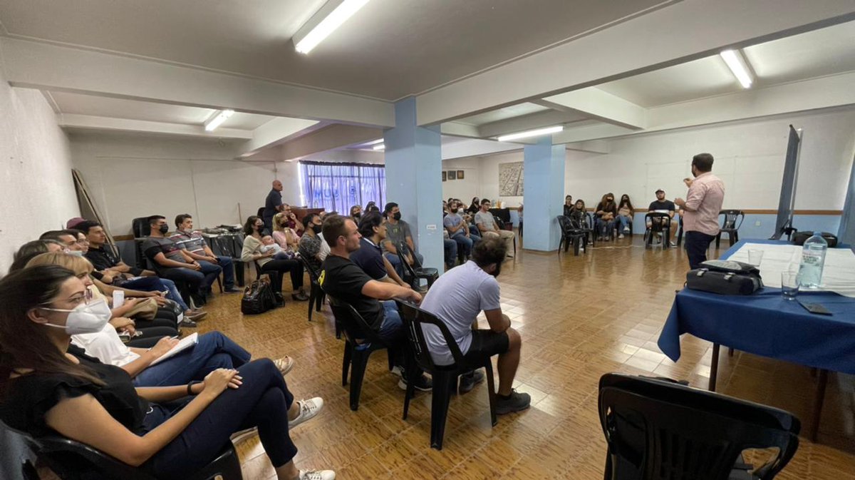 AlvearCamara's tweet photo. ✅ Ayer en nuestras instalaciones se realizó una capacitación sobre "Experiencia del Consumidor" junto al disertante Juan Francisco Retali, con una gran participación de comerciantes y socios de la específica de comercio.

#CámaraDeAlvear
#ExperienciaDelConsumidor https://t.co/A1uXxYHT9c
