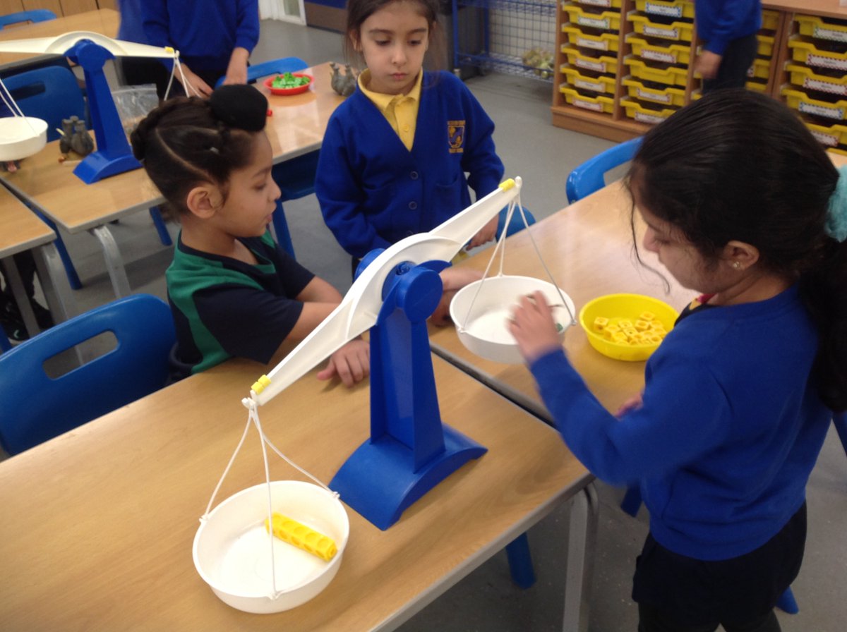 WCPSY1's tweet photo. Year 1 had fun investigating weight using the weighing scales today.  The challenge was to see if we could make the scale balance and so we had a go at estimating. @WexhamPS https://t.co/qypIIb6u90