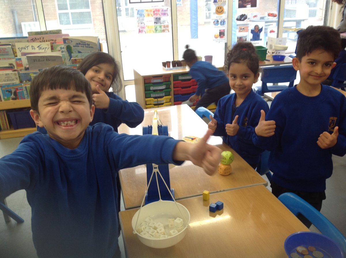 WCPSY1's tweet photo. Year 1 had fun investigating weight using the weighing scales today.  The challenge was to see if we could make the scale balance and so we had a go at estimating. @WexhamPS https://t.co/qypIIb6u90
