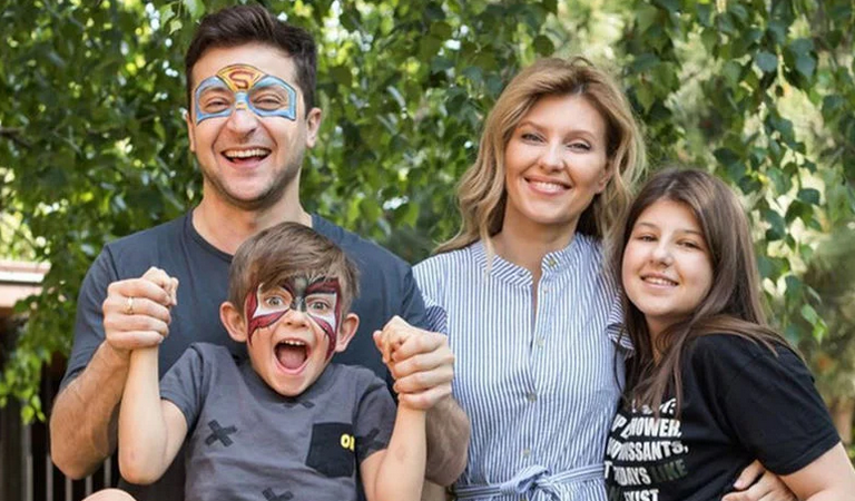 DorothyDalton's tweet photo. 1 war. 2 men. 2 different types of #masculinity. 1 toxic, 1 not.
 
@ZelenskyyUa is role modelling a different style of male #leadership 

Via @3PlusInt  https://t.co/10PG3p9j2m 

#toxicmasculinity #diversityandinclusion https://t.co/RDoaNjtnKo