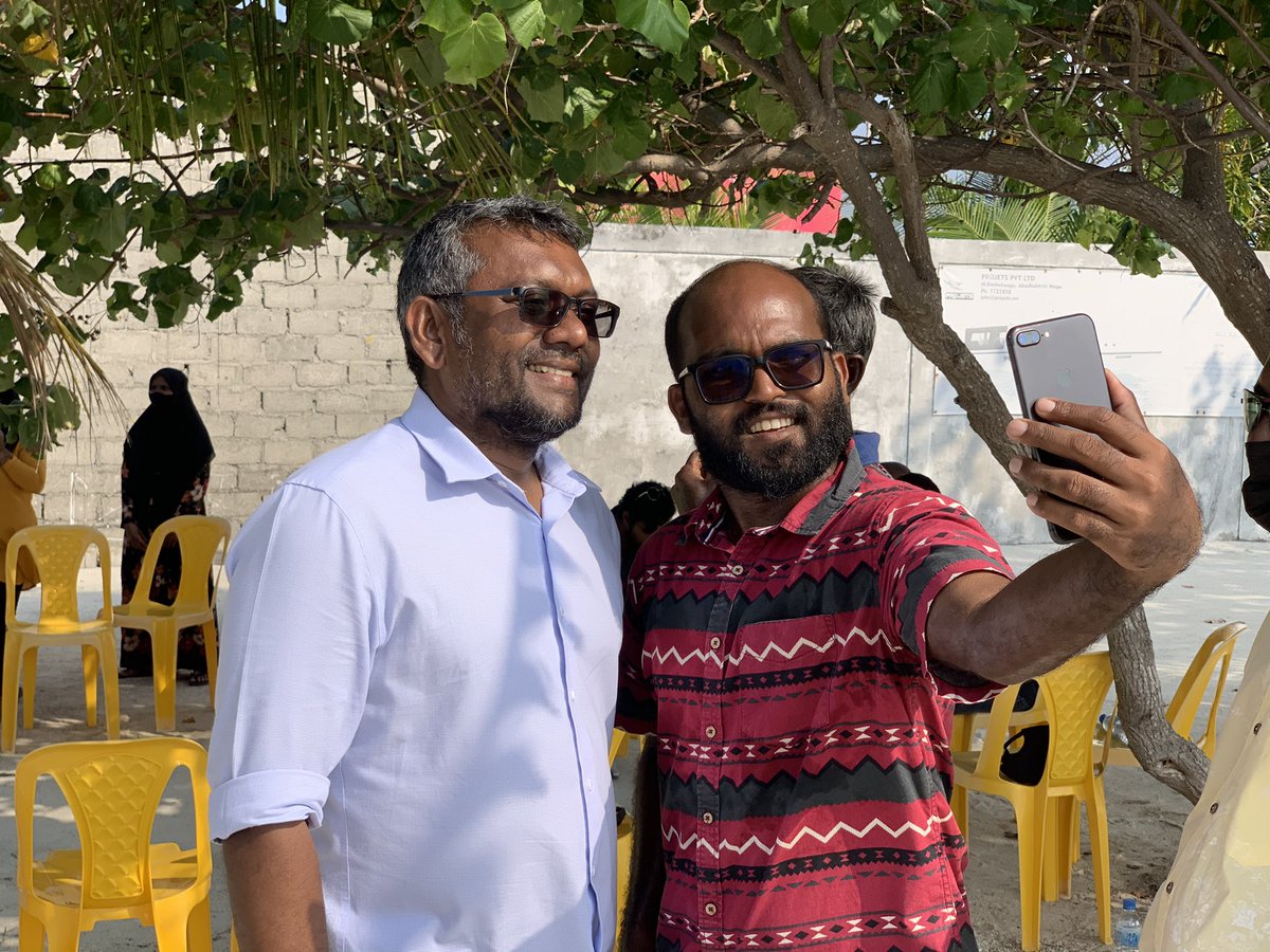 asadhaddu's tweet photo. M. #Maduvvari zuvaanun @faya_i eku selfie hingaalany 🤳✌️
#MDPhingaalan https://t.co/YI5mBnoGdI