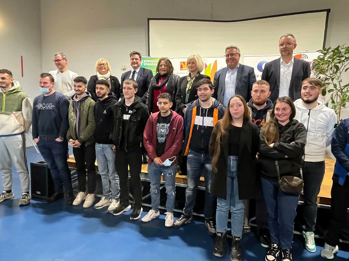 19 jeunes ont signé leur 1er CDI dans le cadre du dispositif Les Emplois Francs auprès de notre #partenaire industriel <a href="/OmsSynergie/">OMS SYNERGIE</a> ! Tous mobilisés pour favoriser le retour à l'#emploi auprès des jeunes du territoire. 💪

🎙 Écoutez leurs témoignages : bit.ly/3i04vZO