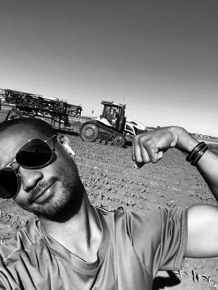 meotech1's tweet photo. Pa janm sispann kouri deye rèv Ou! Se vreman enpotan pouw pa stop 🛑! Reyalize rèv Ou Pa fasil, konsa tou, pa reyalize’l pa fasil! Gen millions moun ki depann de rèv Ou, sel 2-3 moun selman kap diw li pap mache👀! Work hard! Stay focused! Sel agriculture 🧑🏿‍🌾 kap rete🇭🇹🌽🌱🛰🚜💯 https://t.co/yv80tazejq