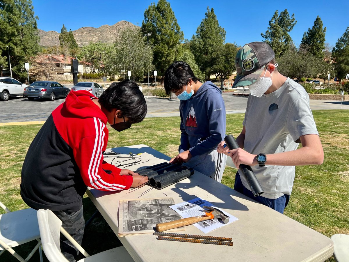 EarthEcho's tweet photo. #FeelGoodFriday Alert! @oakparkusd students met with 2020 #OurEchoChallenge Winning @teamcrayfish to build 50 Artificial Refuge Traps (ART) to capture invasive #crayfish from Medea Creek. 👏 👏 

@wilskerscience https://t.co/t6FjpsKHEn