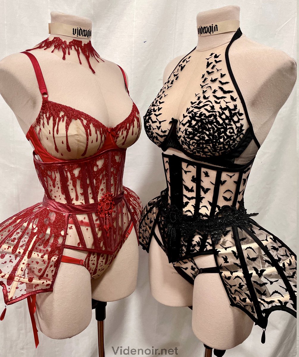 videnoircouture's tweet photo. Both. Both. Both. Both is good. #videnoir #videnoircouture #videnoirstyle #goth #gothic #handmade #custom #blood #glitter #bats #flyingbats #mesh #trasparent https://t.co/bUDVWhdlrZ