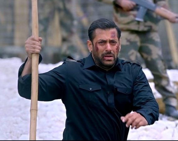 MegastarfanD's tweet photo. Doesn't Matter If You are A #SalmanKhan Hater but this Scene Can Make You Cry For Sure.!!
#BajrangiBhaijaan Climax Scene, one of the Best and Most Emotional Climax Scene Ever Made in Bollywood History.
#SalmanKhan 
@BeingSalmanKhan 
https://t.co/doFrbVt7TB https://t.co/pUYrHqz4x2