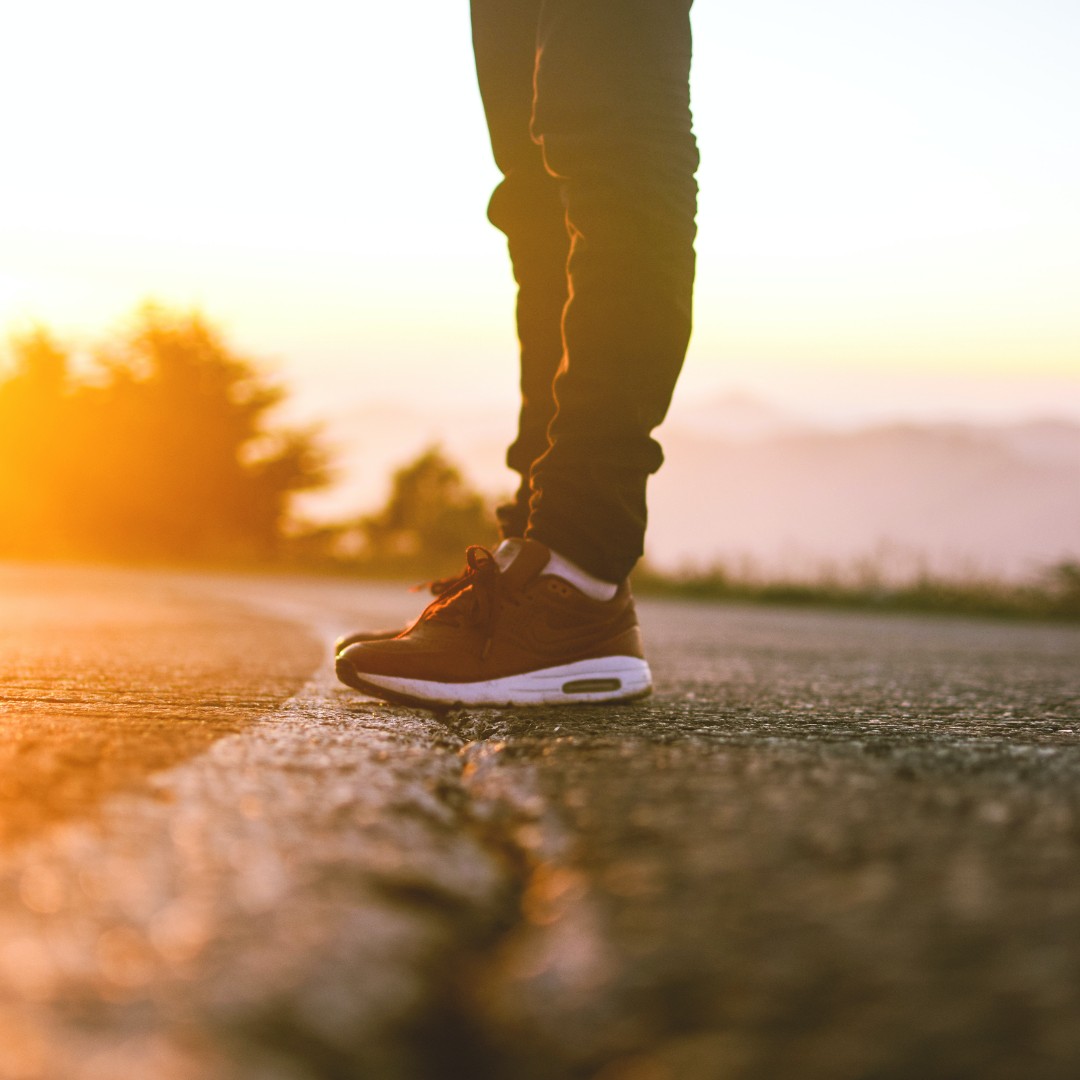 MSKdoctors's tweet photo. Friday Foot Fact

Out of the 206 bones in the adult human body, there are 26 #bones in each foot. Meaning that a quarter of our bones are in our #feet. When we’re born, those #foot bones are mostly #cartilage. They only completely harden around the age of 21.

#nationalfeetweek https://t.co/wIZ0o9FWa1