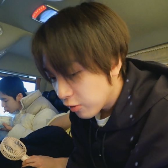 mabearfullsun's tweet photo. พิแจมิน ขอขนมให้น้องแฮชานอีกสิบอันได้มั้ยคะ น้องกินได้น่ารักมาก ㅠㅠ https://t.co/8uJYsNaUS5