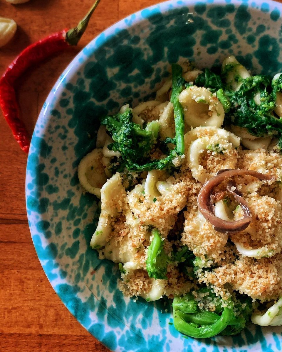 WeAreInPuglia's tweet photo. Orecchiette con le Cime di Rapa is one of the most famous Apulian dishes in Italy. It's robust flavour combines the bitter taste of turnip tops with the sharpness of anchovies and spiciness of hot chili peppers.

#WeAreinPuglia  
📸 @instagram @chiaradest_ https://t.co/87azkXD8WH