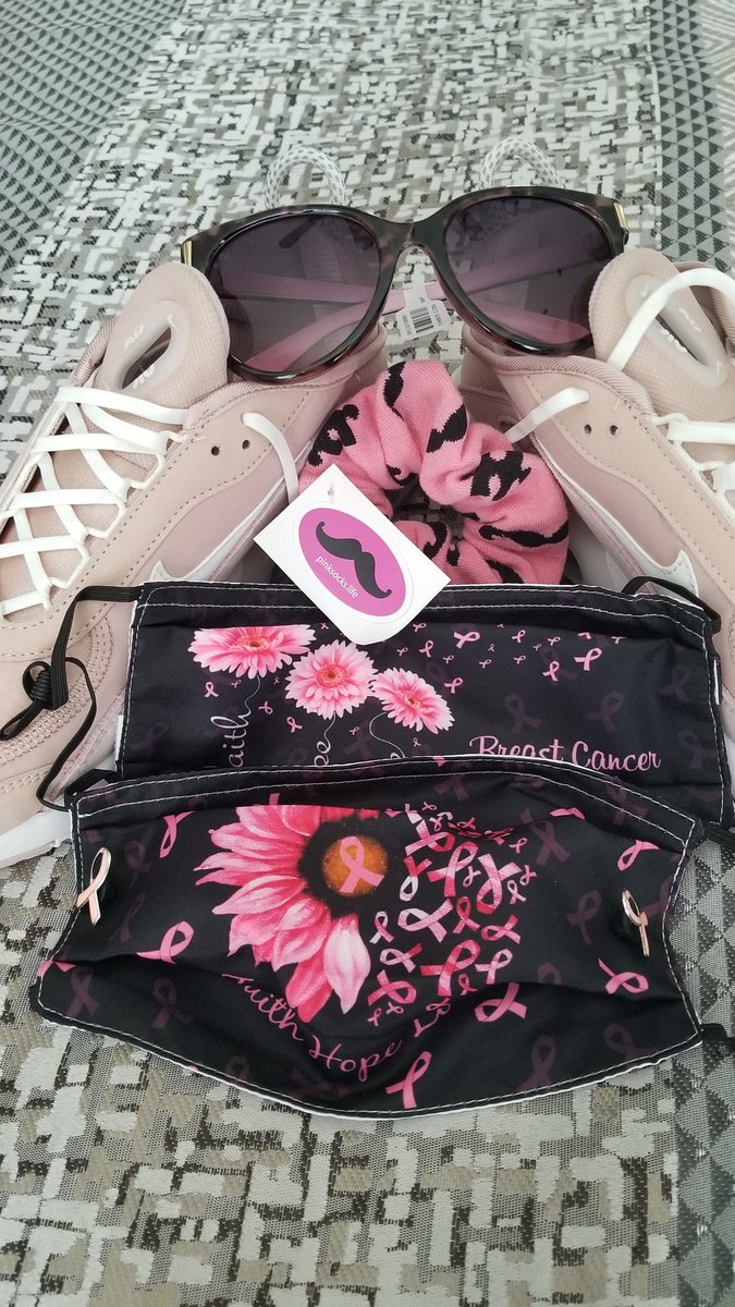 mgriskewicz's tweet photo. Getting ready for #HIMSS2022 #WomanInhealthIT pink sneakers for #breastcancerawareness https://t.co/ohiHG3eJf8