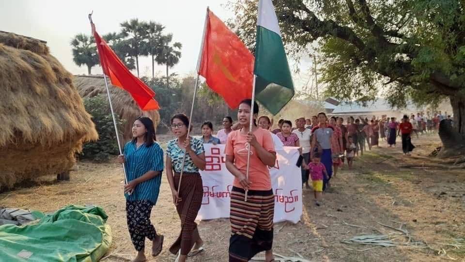 cherryty_nctzen's tweet photo. Pro-democracy women and citizens from #Tabayin Twp, #Sagaing, protested on a regular basis to overthrow the #GenocidalMilitary. #VillagesBurntDownByJunta #2022Mar11Coup #WhatsHappeningInMyanmar https://t.co/NPX7xdJqOV