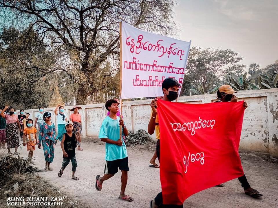 cherryty_nctzen's tweet photo. The main strike from a village in the #Letpadaungtaung area, #Salingyi Tsp, marched to oppose the #MilitaryDictatorship. #VillagesBurntDownByJunta #2022Mar11Coup #WhatsHappeningInMyanmar https://t.co/ukG3FQ19wx