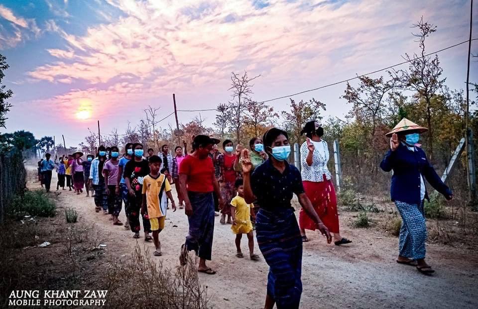 cherryty_nctzen's tweet photo. The main strike from a village in the #Letpadaungtaung area, #Salingyi Tsp, marched to oppose the #MilitaryDictatorship. #VillagesBurntDownByJunta #2022Mar11Coup #WhatsHappeningInMyanmar https://t.co/ukG3FQ19wx
