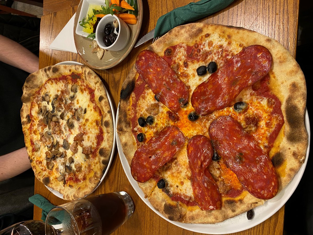 BoltBurdonKemp's tweet photo. At BBK we love socialising! Recently the Restaurant Club met at Saponara Pizzeria & spent a relaxed evening enjoying scrumptious pizzas & freshly cooked pasta in the company of some wonderful colleagues! Can’t wait to hear about their next visit! #LifeAtBBK #BBKHealthAndWellbeing https://t.co/8LxOACli0X