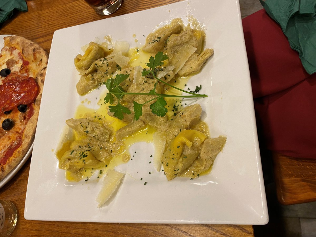 BoltBurdonKemp's tweet photo. At BBK we love socialising! Recently the Restaurant Club met at Saponara Pizzeria & spent a relaxed evening enjoying scrumptious pizzas & freshly cooked pasta in the company of some wonderful colleagues! Can’t wait to hear about their next visit! #LifeAtBBK #BBKHealthAndWellbeing https://t.co/8LxOACli0X