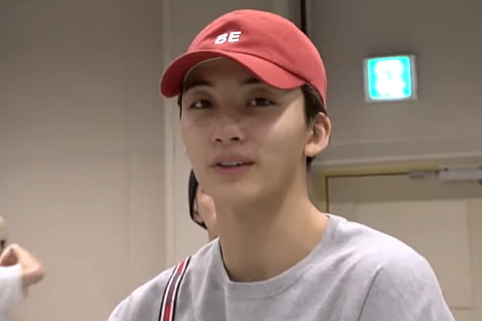 jeonghanszone's tweet photo. barefaced boyfie jeonghan ♥️ https://t.co/90qPbTChkm