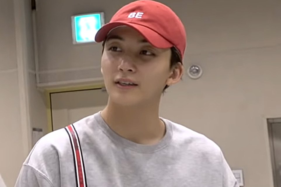 jeonghanszone's tweet photo. barefaced boyfie jeonghan ♥️ https://t.co/90qPbTChkm