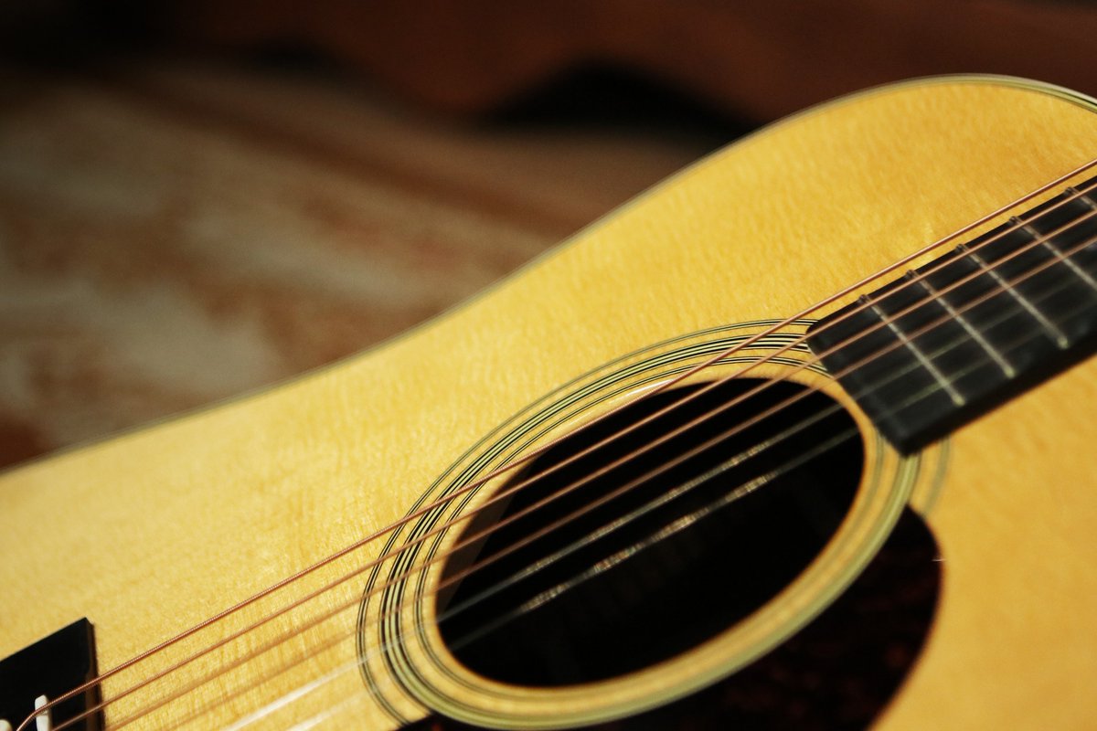 musicdistrib's tweet image. La dreadnought preferida para miles de músicos en todo el mundo. Una guitarra atemporal, presente en infinidad de grabaciones.

La @MartinGuitar  D-28 es una de las acústicas más deseadas.

Esta unidad está disponible en @Stringsfield