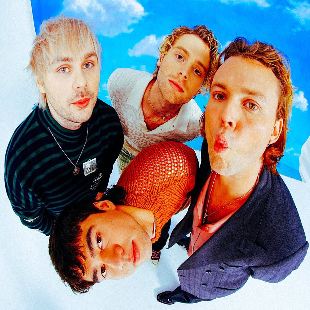 5SOSDigest's tweet image. ‘COMPLETE MESS’ by 5SOS has entered the Top 25 on US Pop Radio at #25 (+ 1)! #COMPLETEMESS has 2,840 (+ 254) radio spins &amp;amp; a listening audience of 8.7 MILLION! @5SOS

Please #RequestCompleteMess on your local radio station🤍

Purchase/stream the song here: 5sos.lnk.to/CompleteMessTW