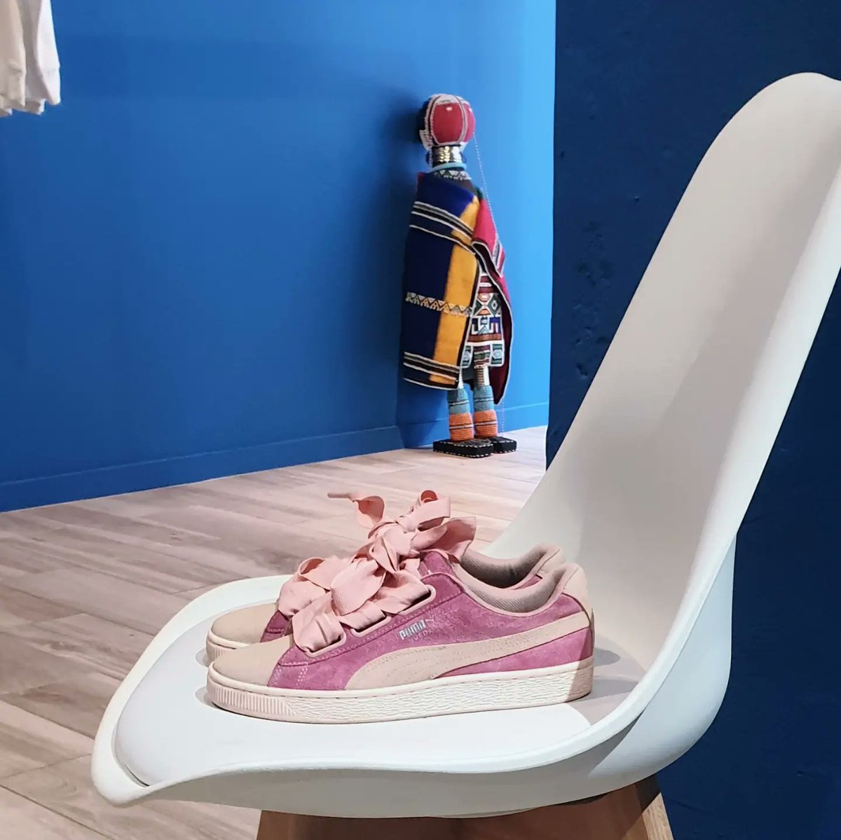 SneakerBarSA's tweet photo. The Puma Suede Heart Pebble Peach sneakers restored with our Premium Sneaker Revive Service. 😍
.
#sneakerbarsa #sneakerbarsouthafrica 👟 🛵 🇿🇦 https://t.co/JsFdsFMw4E