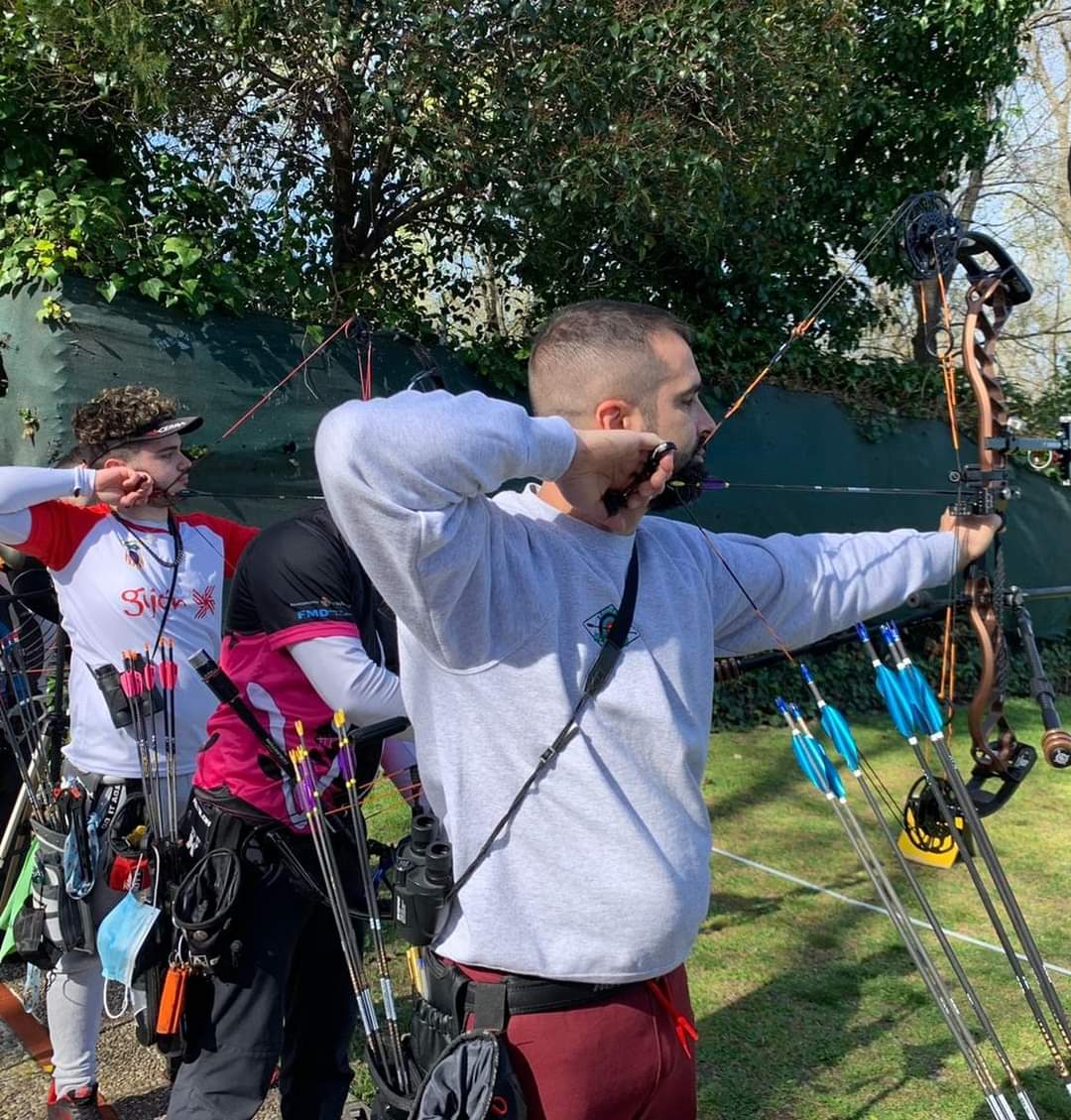 AytoColmenar's tweet photo. 🎯 Club de Arqueros de #ColmenarViejo
🏆 #LigaRaus de la #FMTA
🥈#MartaArrazola
🏹Categoría veterano femenino
🥉#CarlosDelPino
🏹Categoría novel
🥈#AlbertoRodríguezLópez
🏹Categoría junior recurvo
🏵️¡ENHORABUENA CAMPEONES!🏵️
📸#RaúlAltozano y #JavierGarcía https://t.co/qWUL11N3op