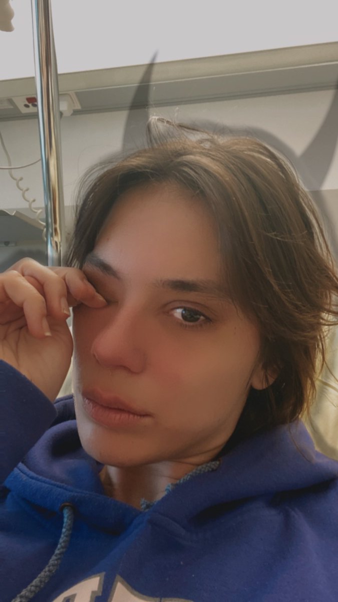 Myarmsbendback_'s tweet photo. Ta grosse l’hôpital. ( oui je craque un peu.) 
Accident le 5/02.
Deuxième hospitalisation le 25/02.
Pas de visibilité sur un retour à « ma vie ». https://t.co/CElnkP4bf9