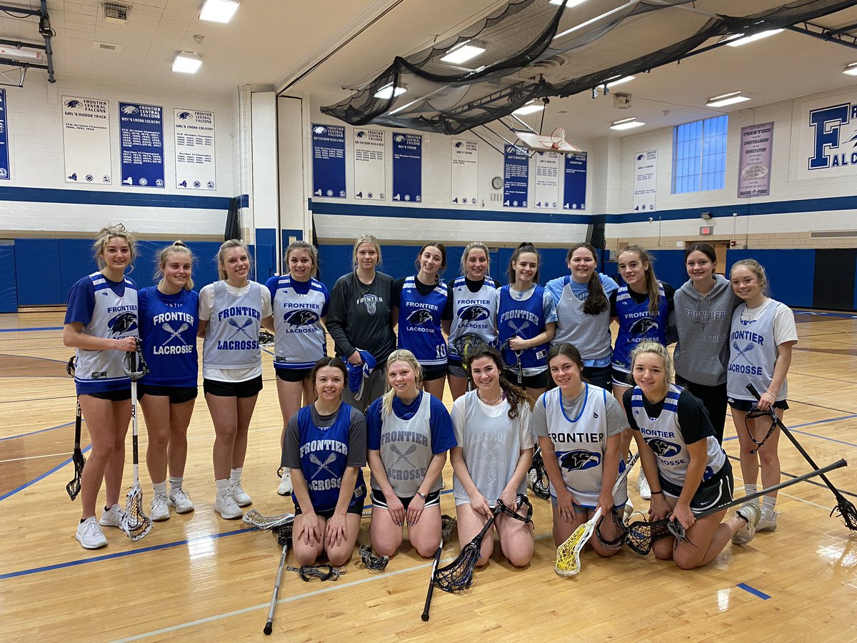 lax_frontier's tweet photo. Last off season 6 am of the year for these girls! SO excited for Monday 💙🥍 #Family #FVL https://t.co/iBU0dvoXre