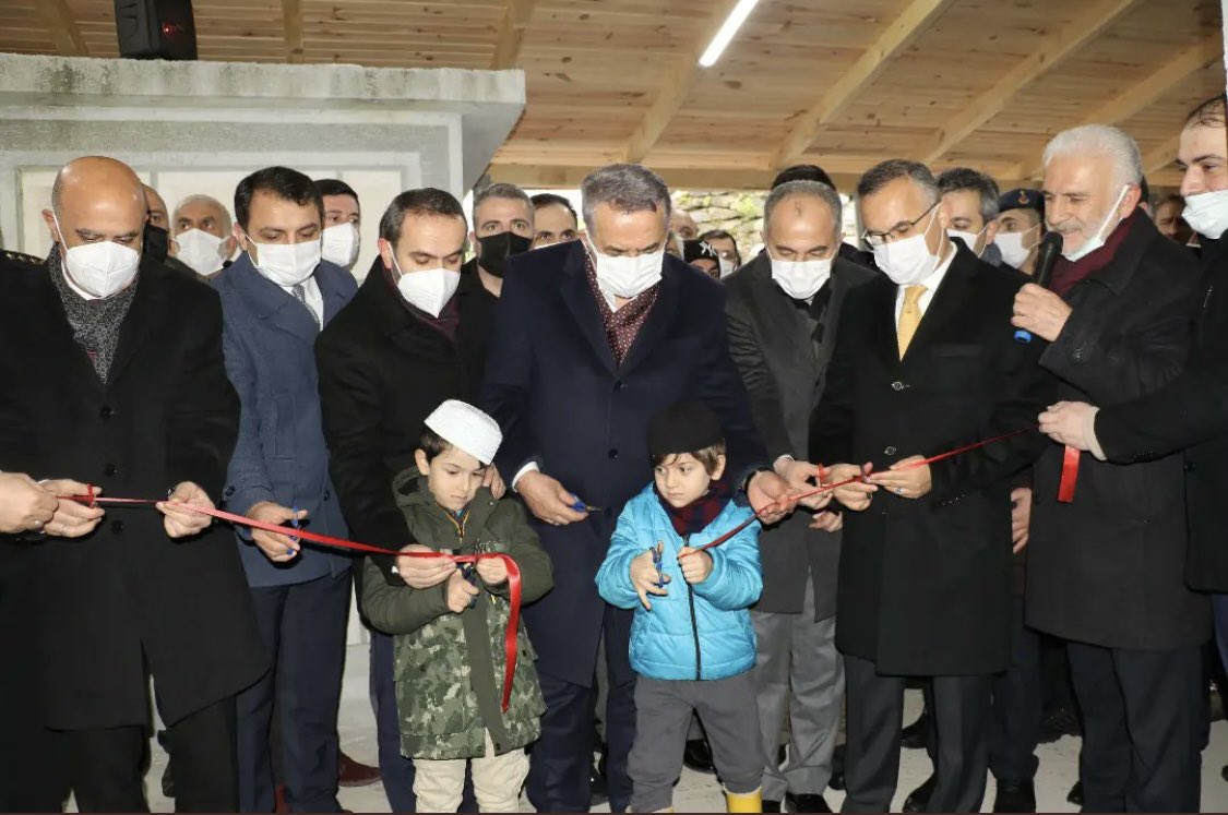 ishakalim's tweet photo. AK Parti Genel Başkan Yardımcımız ve Rize Milletvekilimiz Hayati Yazıcı ile birlikte Yağmurlu Mahallesi Camii'nin açılış merasimine katıldık. 

İbadete açılan Yağmurlu Mahallesi Camii’nin hayırlara vesile olmasını Cenab-ı Allah’tan niyaz ederim. 

📍 ÇAMLIHEMŞİN https://t.co/nL6p3jxmvJ
