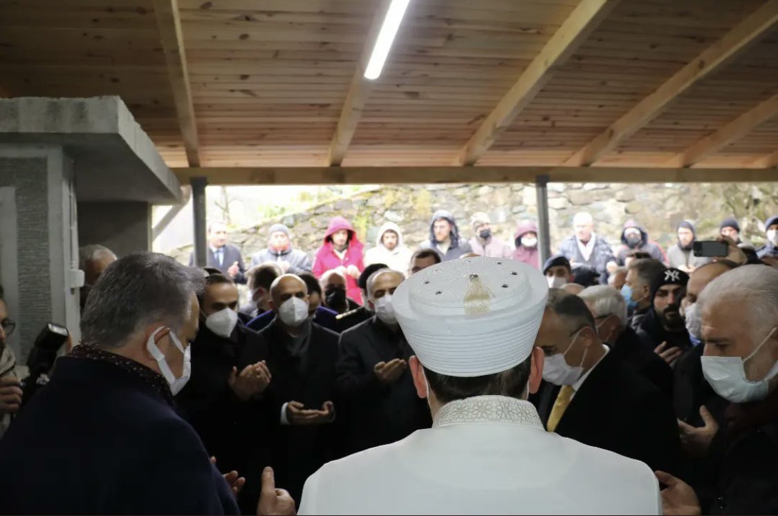 ishakalim's tweet photo. AK Parti Genel Başkan Yardımcımız ve Rize Milletvekilimiz Hayati Yazıcı ile birlikte Yağmurlu Mahallesi Camii'nin açılış merasimine katıldık. 

İbadete açılan Yağmurlu Mahallesi Camii’nin hayırlara vesile olmasını Cenab-ı Allah’tan niyaz ederim. 

📍 ÇAMLIHEMŞİN https://t.co/nL6p3jxmvJ