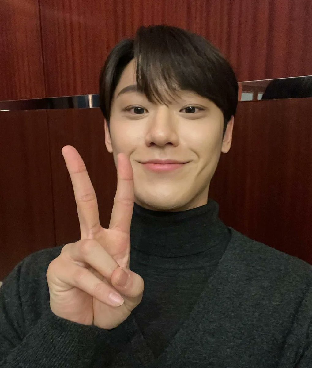 dohyunnieeee's tweet photo. lee do hyun as your boyfriend 
(a thread) https://t.co/P8FXE8cZ98