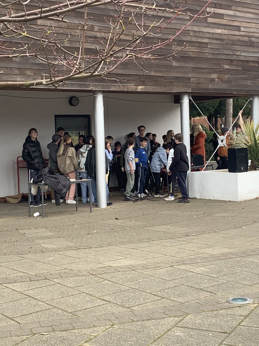 StChrisHGHB's tweet photo. Today was filled with activities to raise money for ukraine. Sorley (head of events and fundraising) and the other major officials arranged a lunchtime karaoke activity! https://t.co/zw8m7CRyvF
