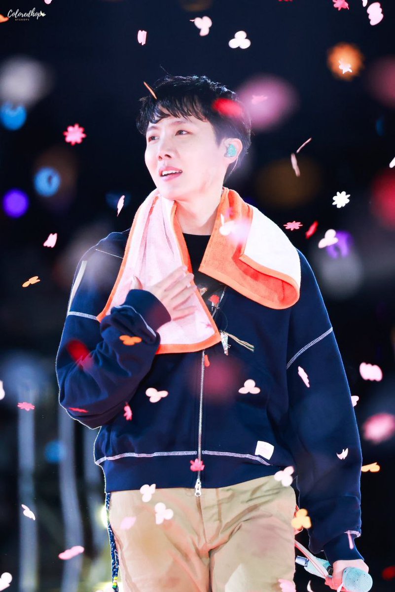 StannerHobi's tweet photo. Jhope seoul concert day 1 photos/videos💜

©️Ccto https://t.co/VId8SUZ53T