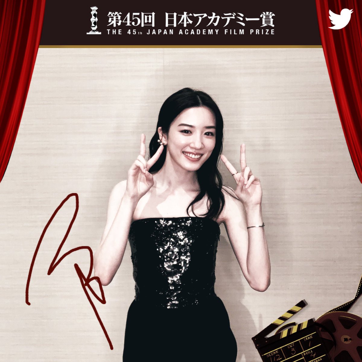 m_m0410_'s tweet photo. 2人ともおめでとうございます！！！
ドレス姿が似合いすぎ���、、、
#日本アカデミー45 
#永野芽郁 #広瀬すず https://t.co/DNaabxzqlD