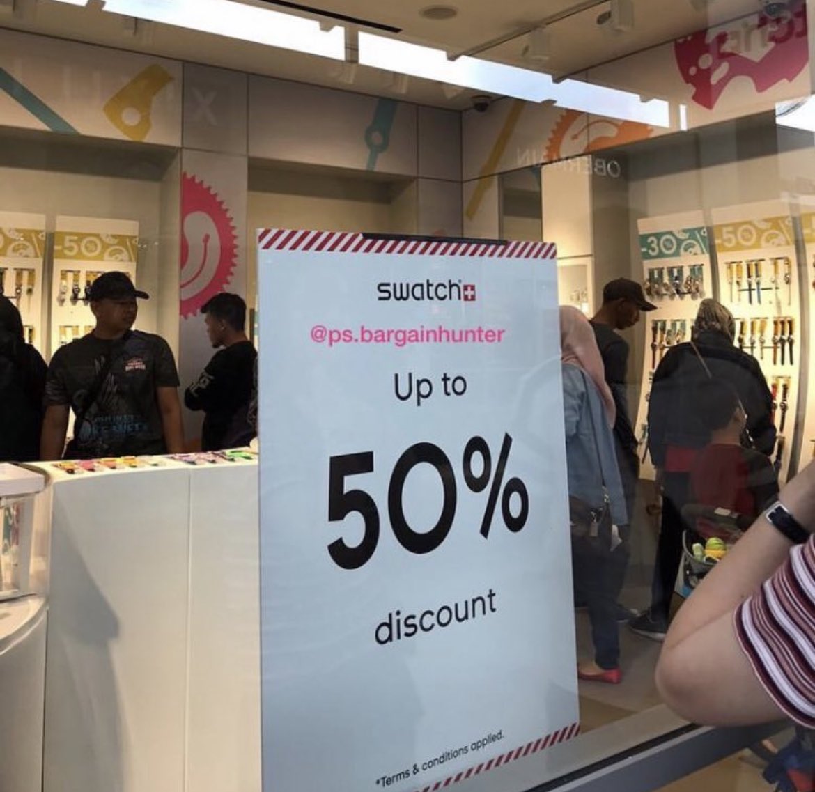 tgadlinn's tweet photo. Banyak nya sales bulan ni! 

SWATCH ADIDAS NIKE VANS SKECHERS CHARLES &amp; KEITH SEMUA UP TO 50% 😱

Brand lain kt thread bawah ni. RT bagi semua orang dapat shopping! https://t.co/C5Ouaplv5U