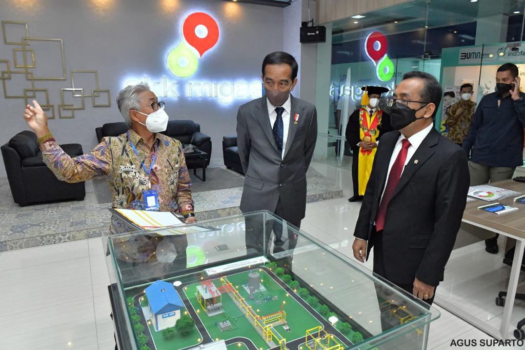 dr_dwisoetjipto's tweet photo. Terima kasih Bapak Presiden atas kunjungan dan arahannya kepada kami untuk mendorong kolaborasi dan kerja keras untuk meningkatkan peran hulu migas.

Hulu Migas Indonesia meningkatkan Kapasitas Nasional, skill SDM yg bersertifikat &amp; Meningkatkan TKDN, untuk peningkatan efisiensi. https://t.co/KjRUB7oCma