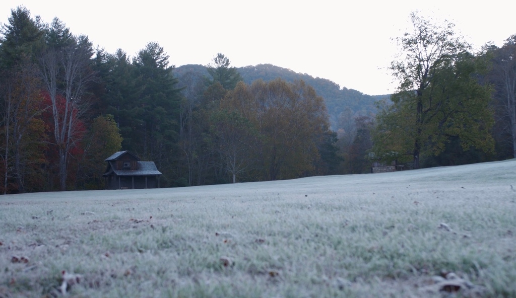 MarketCraftProd's tweet photo. It's set to be a chilly weekend to cap off a chilly week! We captured this chilly morning shot on site filming for @ahma.at.coldmountain, River Rock. This is one of our favorites with lots of drone work. You can check out the full project at https://t.co/DICQ4H0IWH https://t.co/BkbHmoPoto