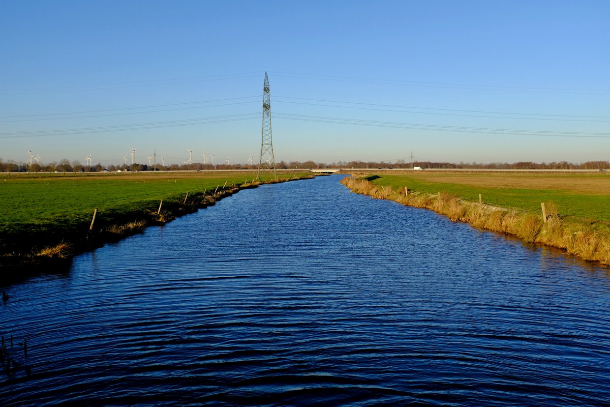 foto_ihlow's tweet photo. Das Fehntjer Tief bei Simonswolde.   Foto: R. Köllmann  #photos #fotografia #fotografie #ostfrieslandfotos #heimat #pictures #kunsthalleemden @EmderZeitung
#Ostfriesland #nature   #simonswolde    websites:   https://t.co/UOdwXcob18 https://t.co/DVOeiz2EyT