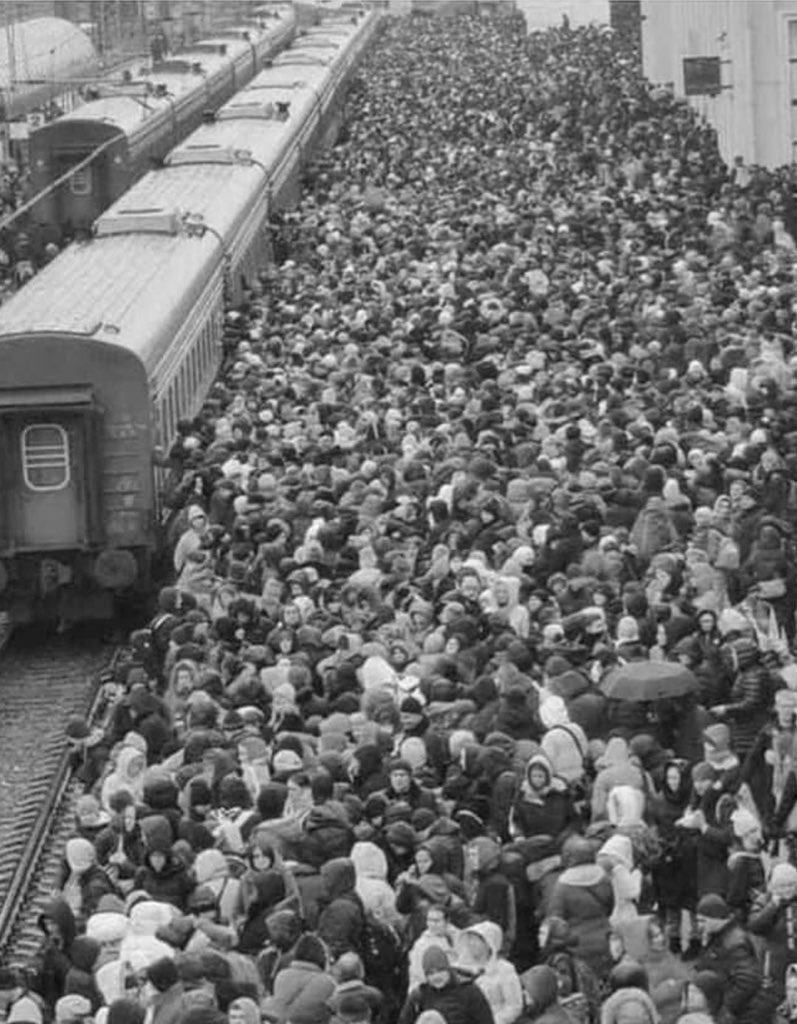 This is not a photo from 1941. This is a photo from March 2022 with all the color taken out. A chilling reminder that history repeats... 🇺🇦🕊🇷🇺