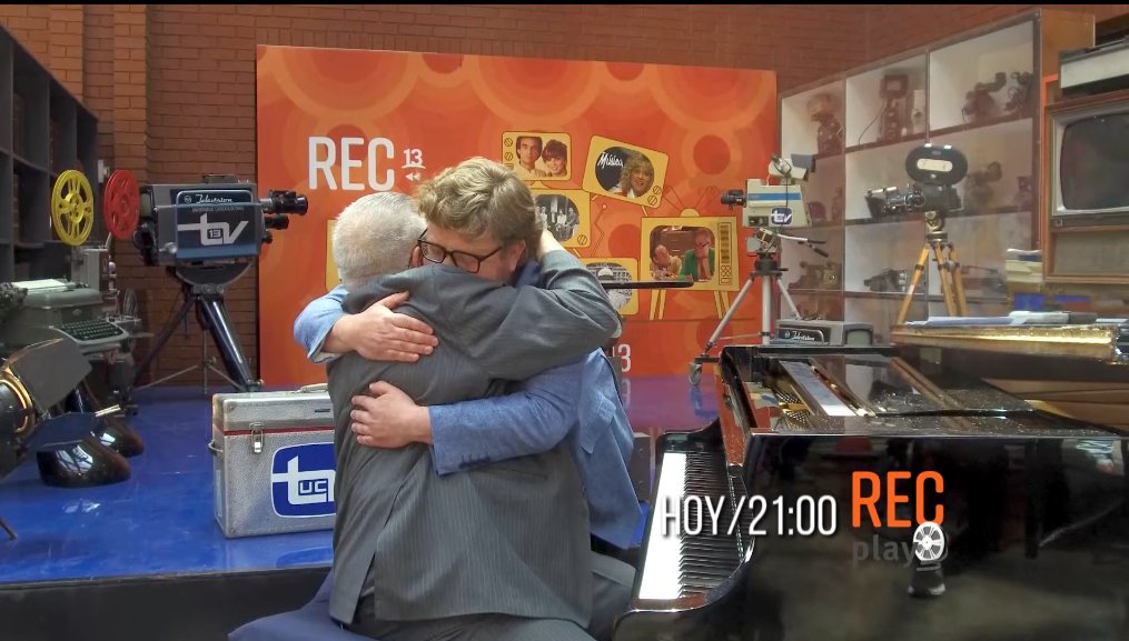 RECTV13's tweet photo. ¡Un grande de la música y la televisión 😍🎶! Hoy en #RECPlay nuestro querido Tío Valentín nos contará, con gran emoción, cómo ha sido estar ligado a Canal 13 por más de 60 años 📺💖👌
https://t.co/8l1vMdtjpb
No te lo pierdas, como siempre por REC 😎 https://t.co/7cuxl1k8ql